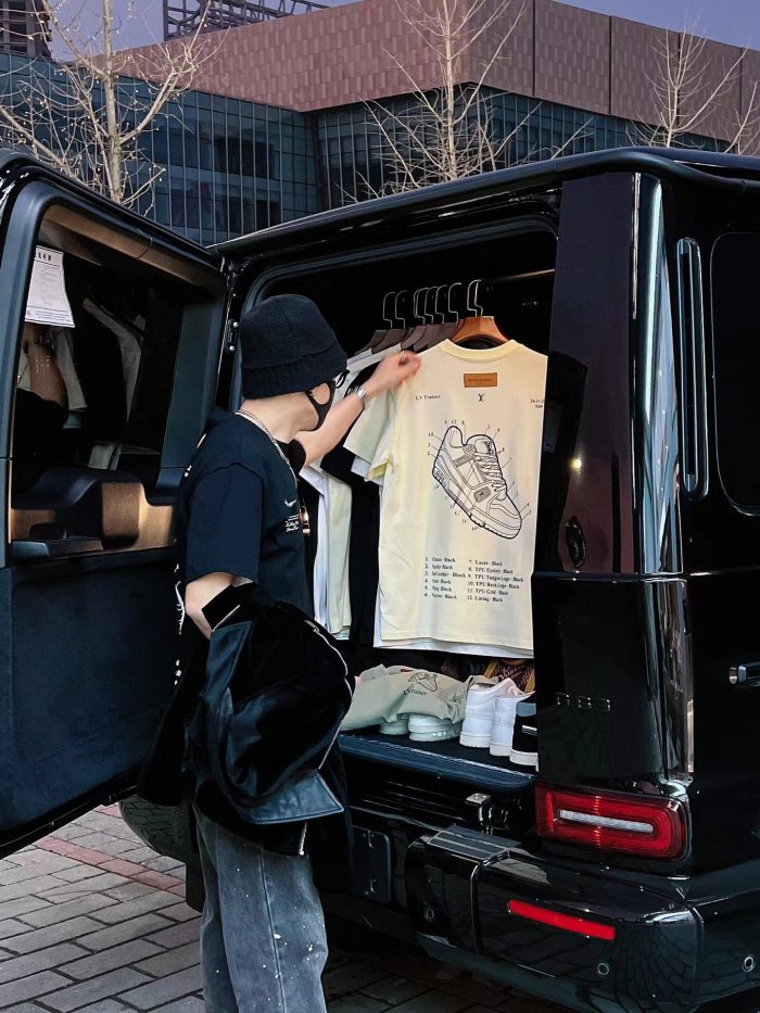 Clothes Louis Vuitton 111