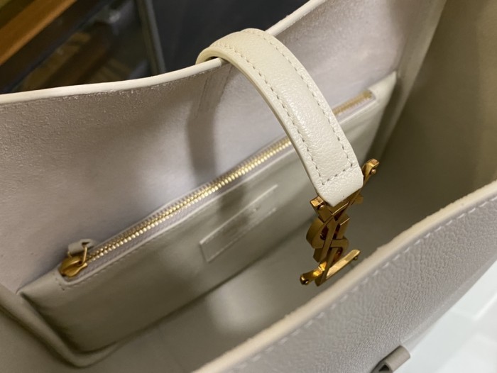 Handbags SAINT LAURENT 713938 size 58×43×8 cm