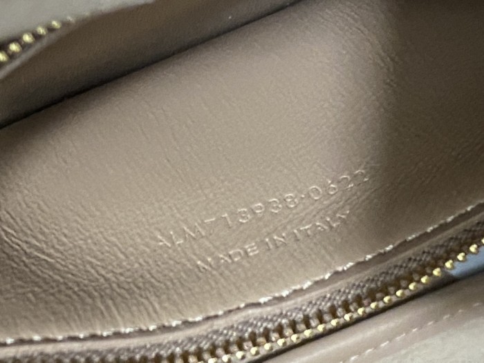 Handbags SAINT LAURENT 713938 size 24x24x10 cm