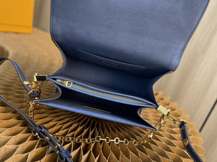 Handbag Louis Vuitton M59631 size 25 x 17 x 10.5 cm