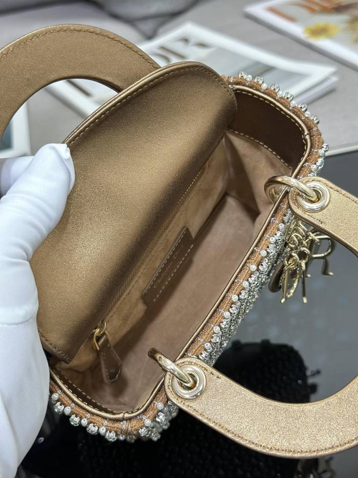 Handbag Dior M0505 size 17 x 15 x 7 cm