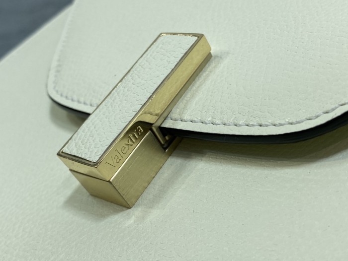 Handbag VALEXTRA size 𝟐𝟔*𝟐𝟎*𝟏𝟐 𝐂𝐦