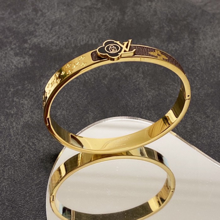 Clothes Louis Vuitton 107