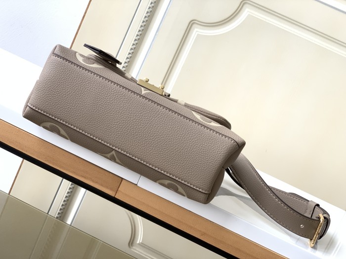 Handbag Louis Vuitton 45978
