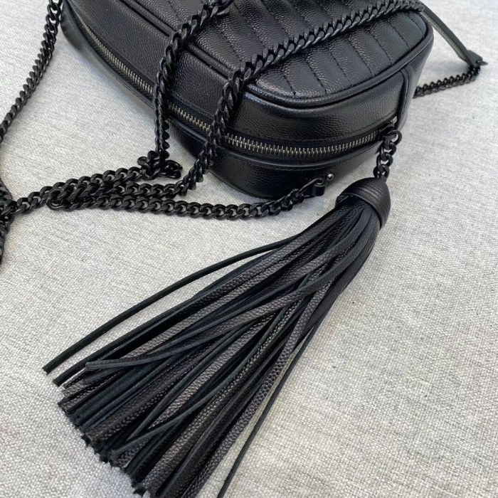 Handbags SAINT LAURENT 585040 size 19-11-5 cm