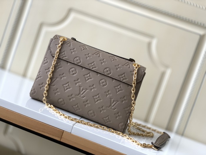 Handbag Louis Vuitton M44929 size 25 x 17 x 9.5 cm