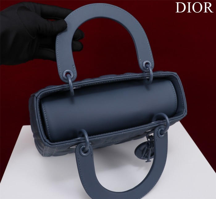 Handbag Dior M0565 size 32*24*12 cm