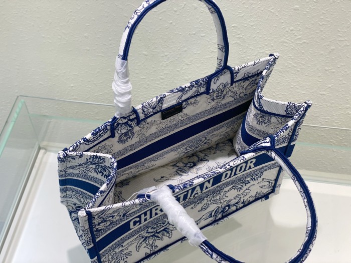 Handbag Dior size 36 x 27.5 x 16.5 cm