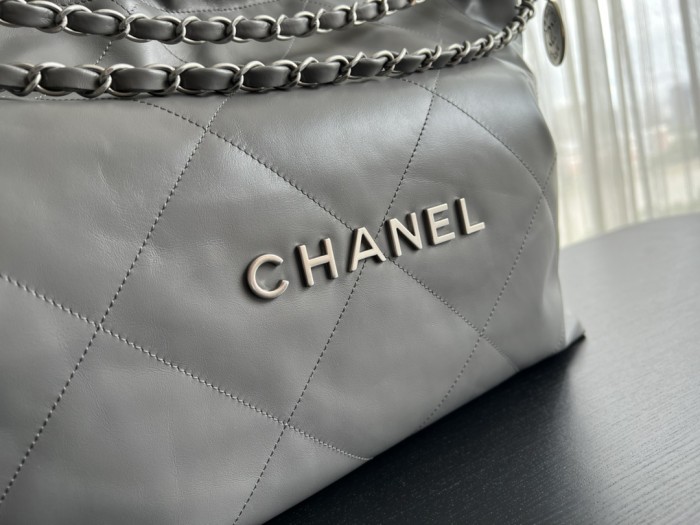Handbag Chanel size 39cmx42cmx8 cm