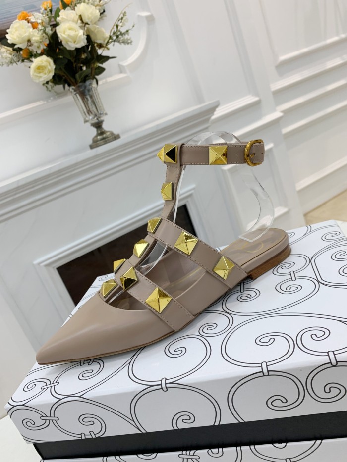 VALENTINO GARAVANI Roman Stud WOMEN 33