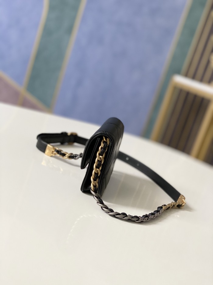 Handbag Chanel 81166 size 12 8.5 2.5 cm