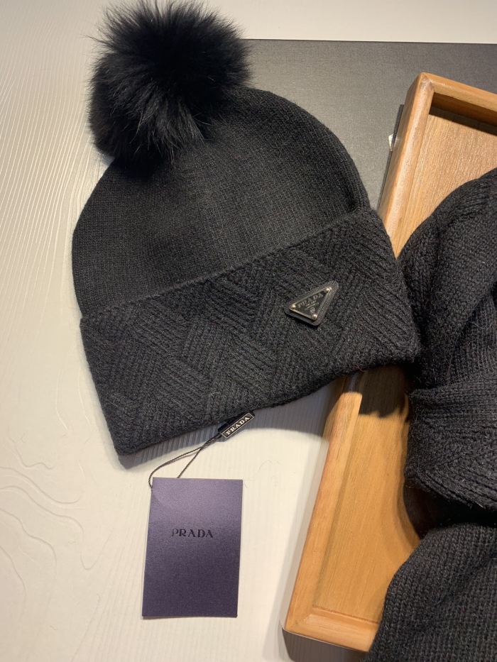 Hat & Scarf Prada 3