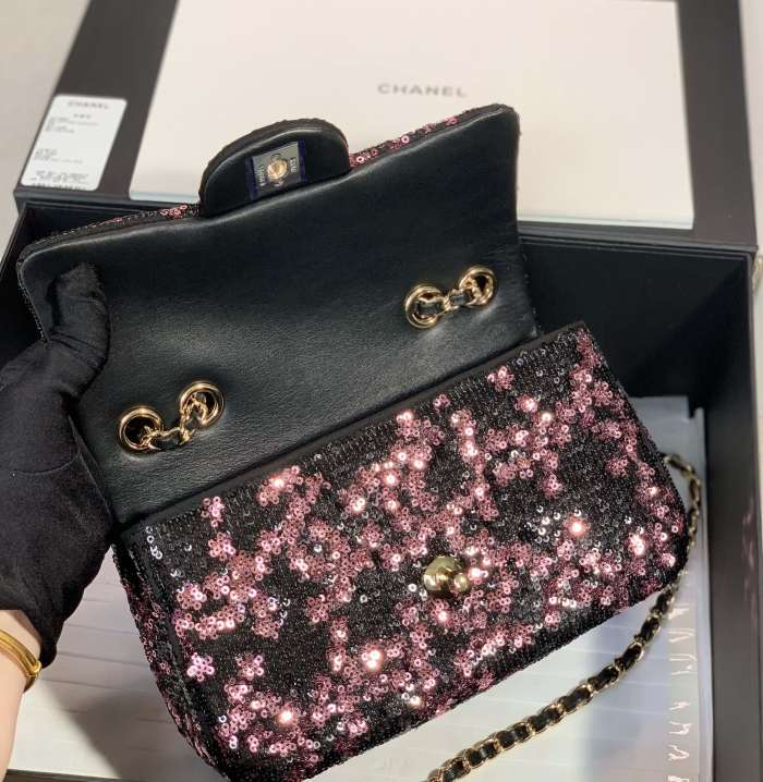 Handbag Chanel size 20 cm