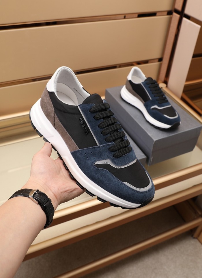 Prada Low Top sneaker 27