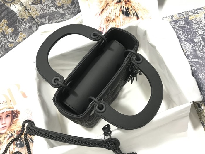 Handbag Dior M0505 size 17 x 15 x 7 cm