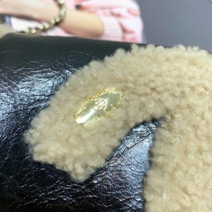 Handbag Chanel AS0321 size 18 13 8 cm