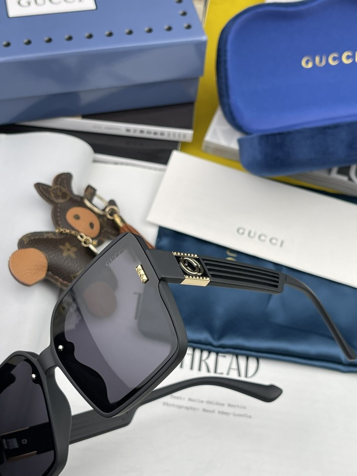 Sunglasses Gucci G1592