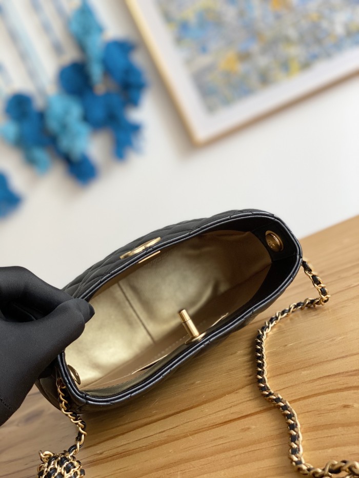 Handbag Chanel 3259 size 16×19.5×8.5 cm