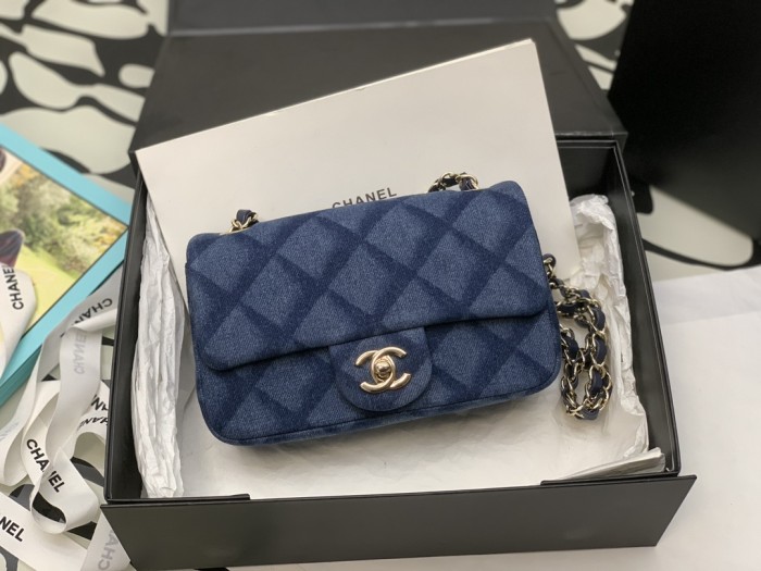 Handbag Chanel size 20 cm