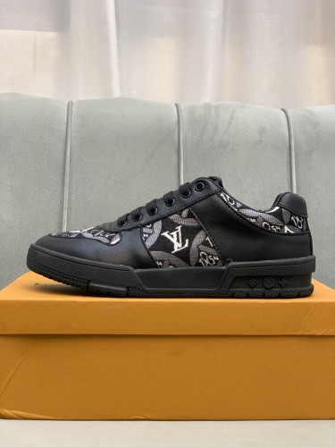 Louis Vuitton Low Top sneaker 13
