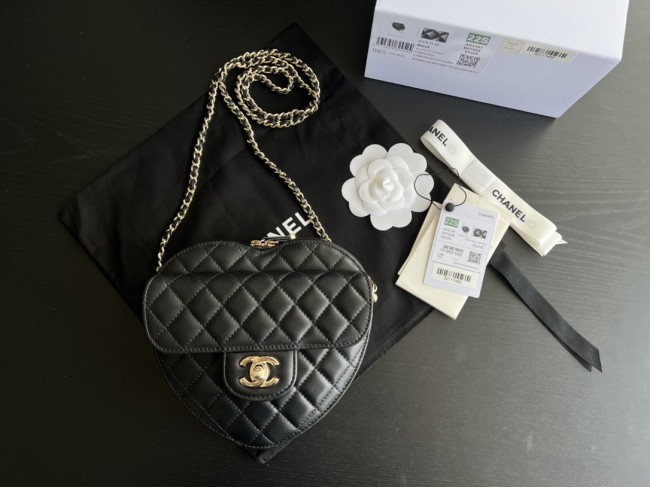 Handbag Chanel size 18cmx17cmx5 cm