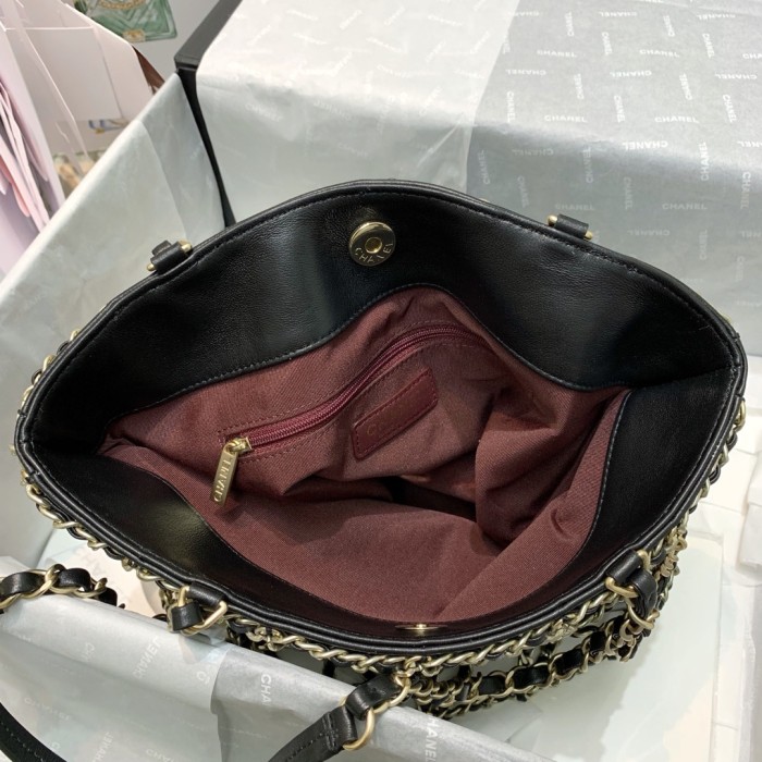 Handbag Chanel 1383 size 36 31 4 cm