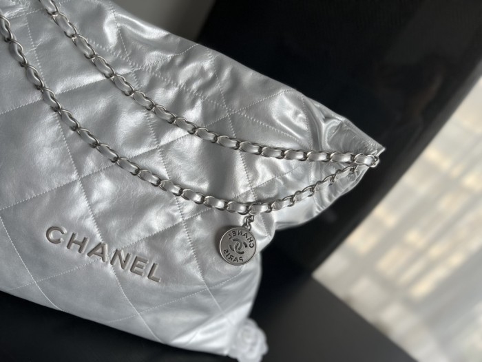 Handbag Chanel size 39cmx42cmx8 cm