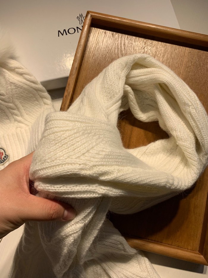 Hat & Scarf Moncler 2