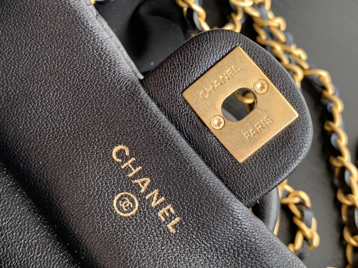 Handbag Chanel 2271 size 12 cm