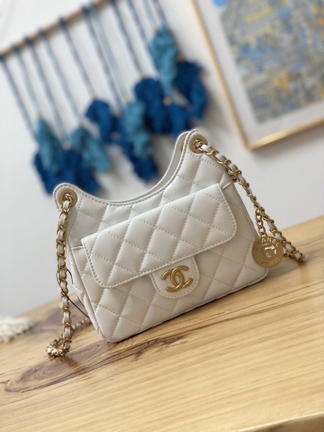 Handbag Chanel AS3710 size 17×19×6 cm