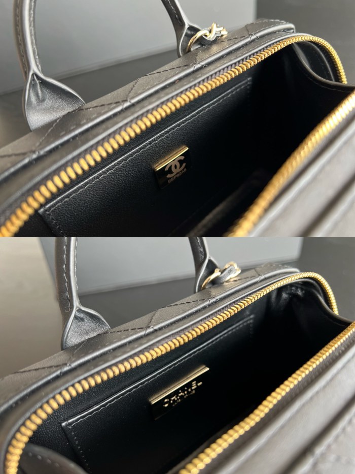 Handbag Chanel size 15cmx11.5cmx5 cm