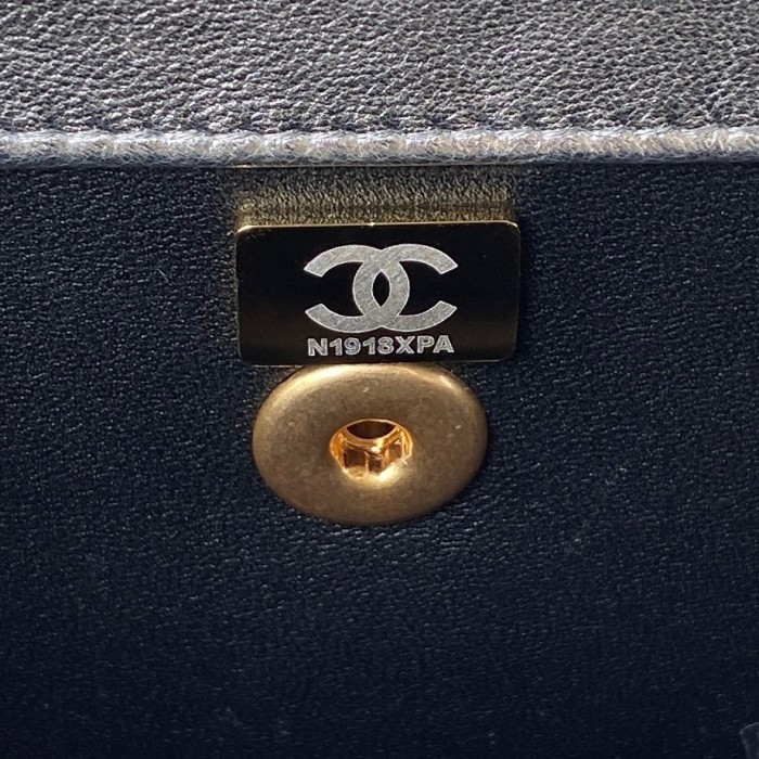 Handbag Chanel AS3886 size 20X14X7.5 cm