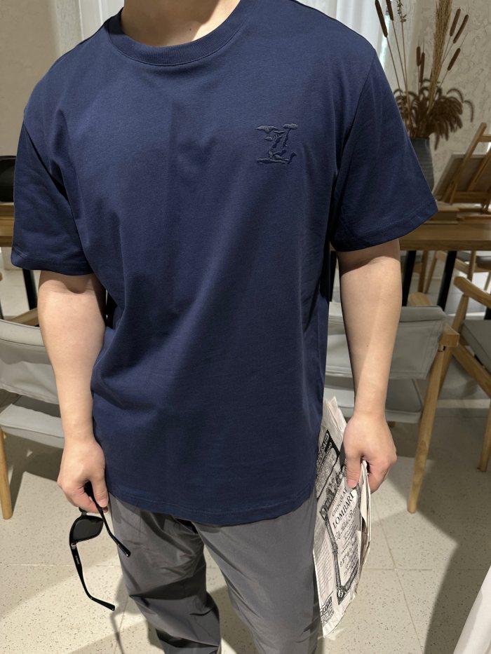 Clothes Louis Vuitton 349