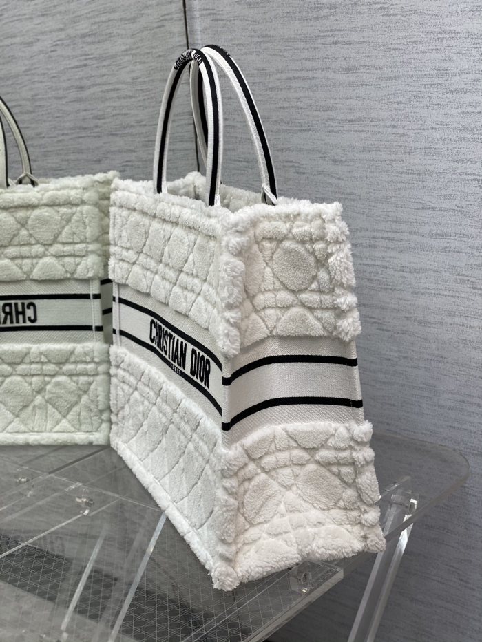 Handbag Dior size 42*35*18 cm