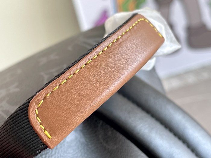 Handbag Louis Vuitton M30230 size 40x30x20cm