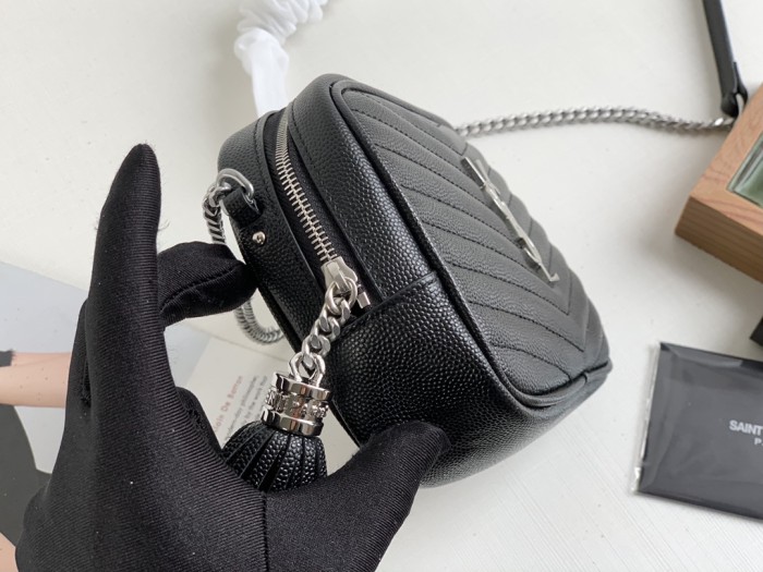 Handbags SAINT LAURENT 585040 size 19-11-5 cm