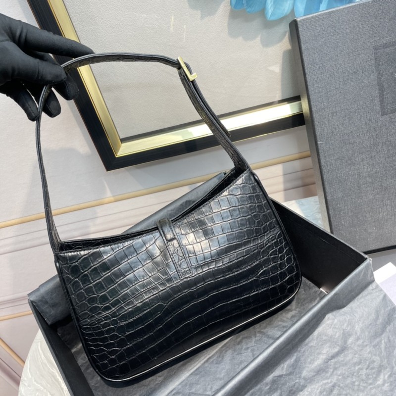 Handbags SAINT LAURENT 657228 size 24.5x16x6 cm