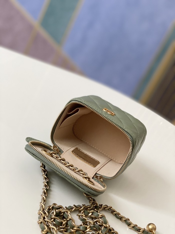 Handbag Chanel 81136 size 10.5 8.5 7 cm