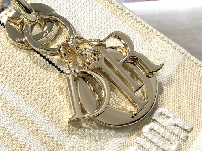 Handbag Dior M0565 size 24 x 20 x 11 cm