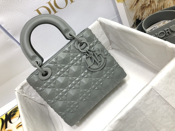 Handbag Dior M0538 size 20*16.5*8 cm