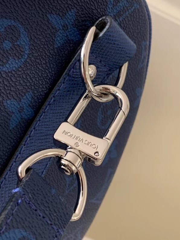 Handbag Louis Vuitton M53764 M53764 size:50x29x22