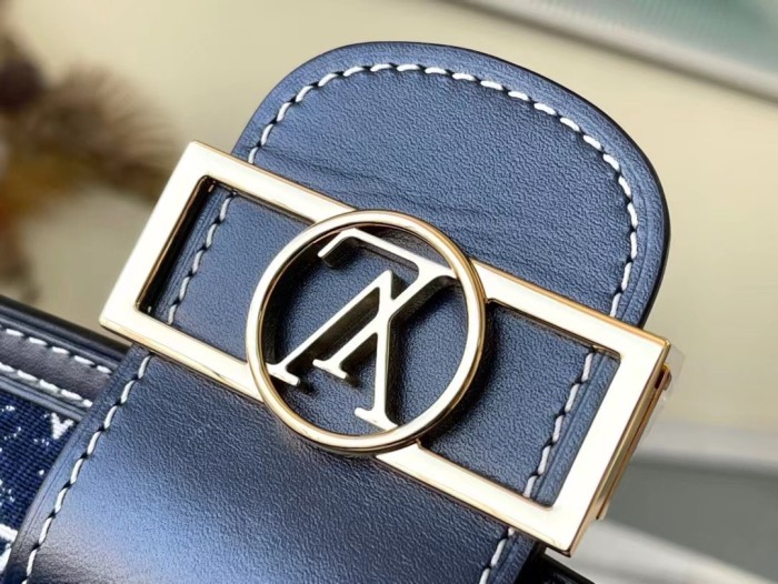 Handbag Louis Vuitton M59716 size 20 x 15 x 9cm