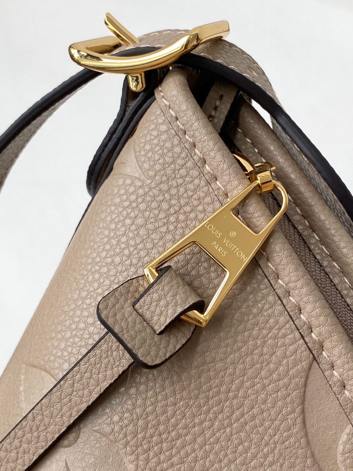 Handbag Louis Vuitton 46288 size 39x 30x 15cm