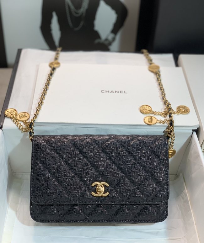 Handbag Chanel size 19*12.5*3 cm