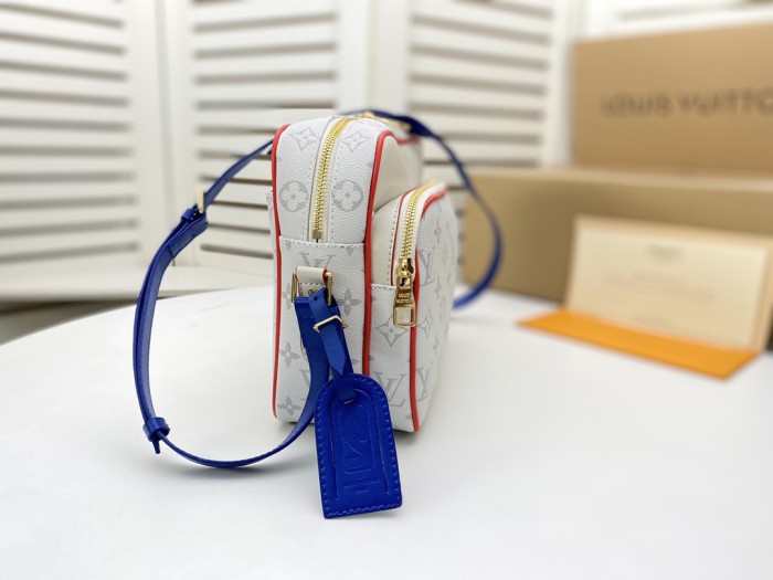 Handbag Louis Vuitton M85141 size 30.0 x22.0 x9.0 cm