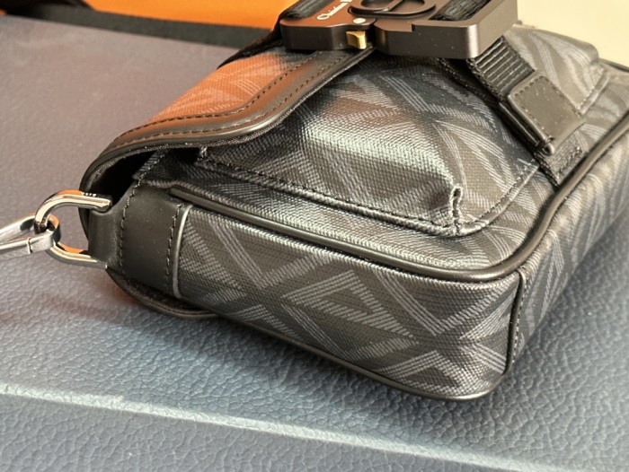 Handbag Dior 93370 size 19x 11x 4 cm