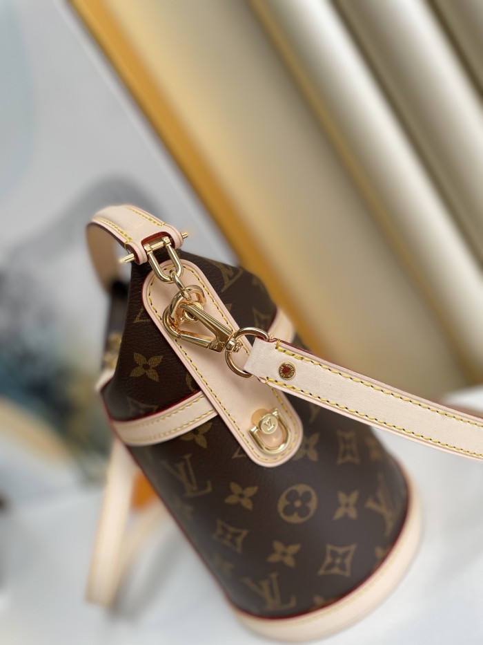 Handbag Louis Vuitton M43587 size 22×23×14cm