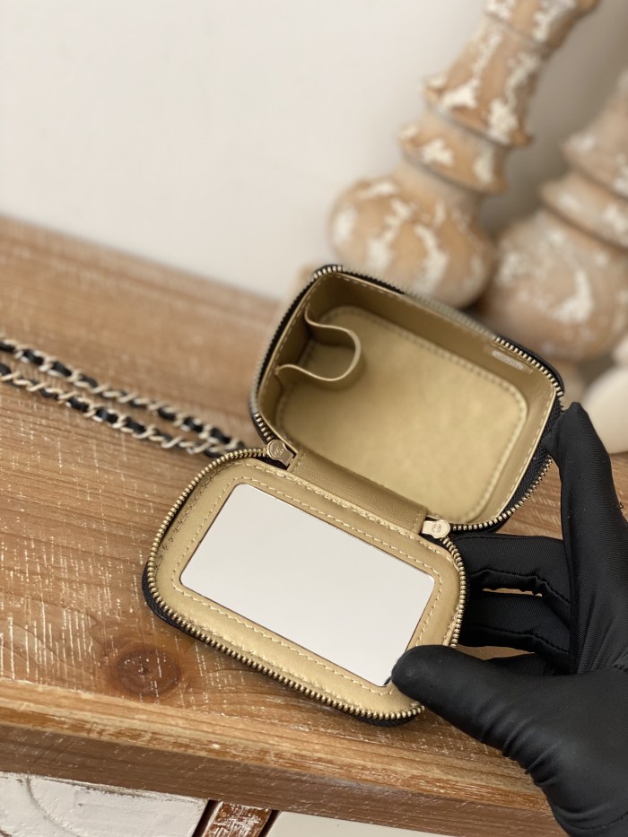 Handbag Chanel 81241 size 10.5 8.5 7 cm