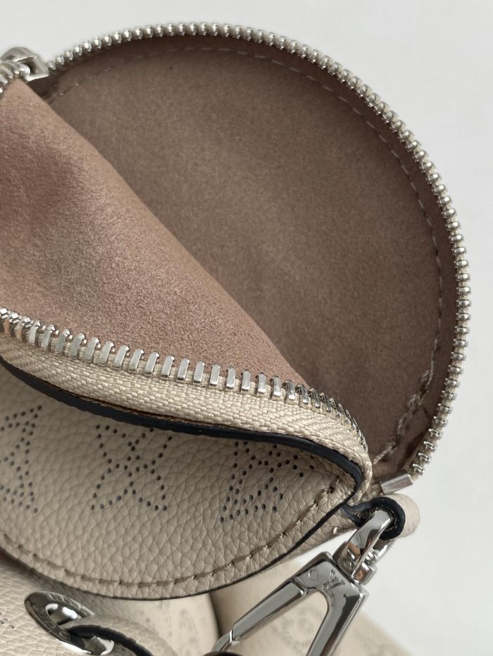 Handbag Louis Vuitton 57201 size 19 x 22 x 14 cm