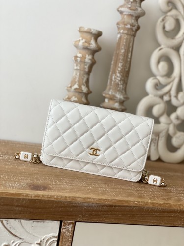 Handbag Chanel 81217 size 19.2 12.3 3.5 cm